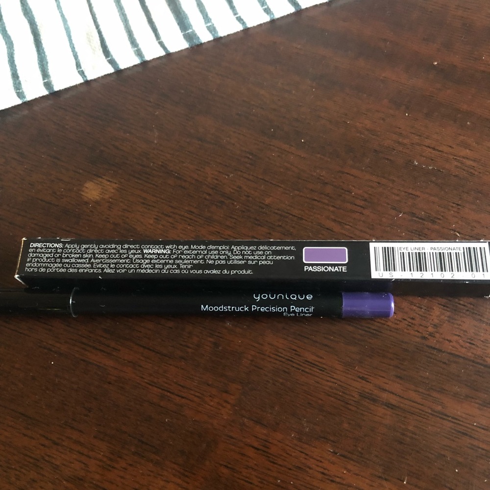 Younique eyeliner